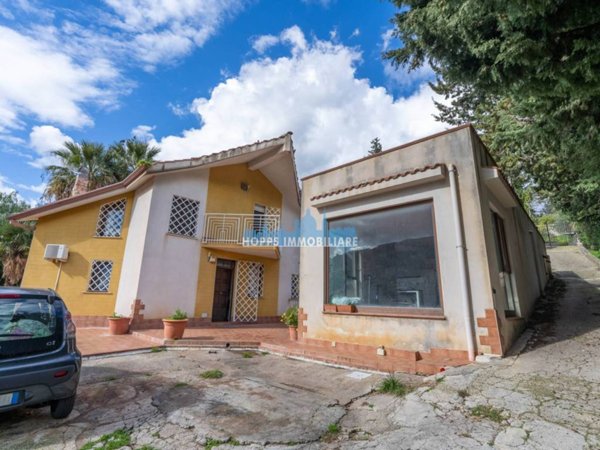 casa indipendente in vendita a Monreale in zona Aquino