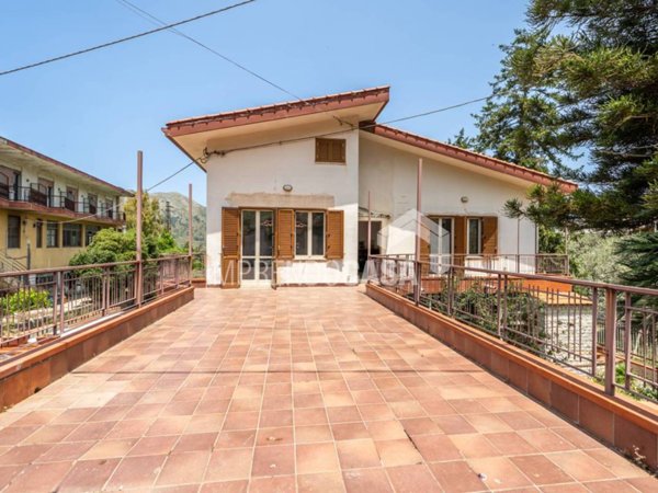 casa indipendente in vendita a Monreale in zona San Martino delle Scale