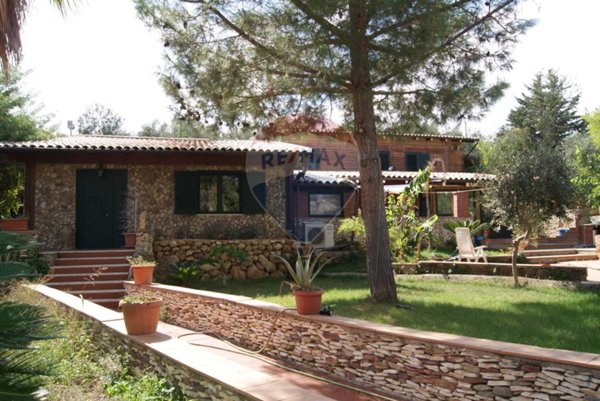 casa indipendente in vendita a Monreale in zona Aquino