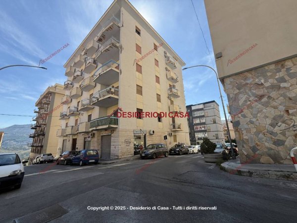 locale commerciale in vendita a Monreale