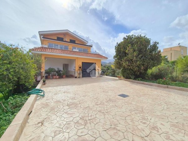 casa indipendente in vendita a Monreale in zona Aquino