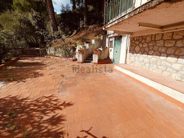 casa indipendente in vendita a Monreale in zona San Martino delle Scale