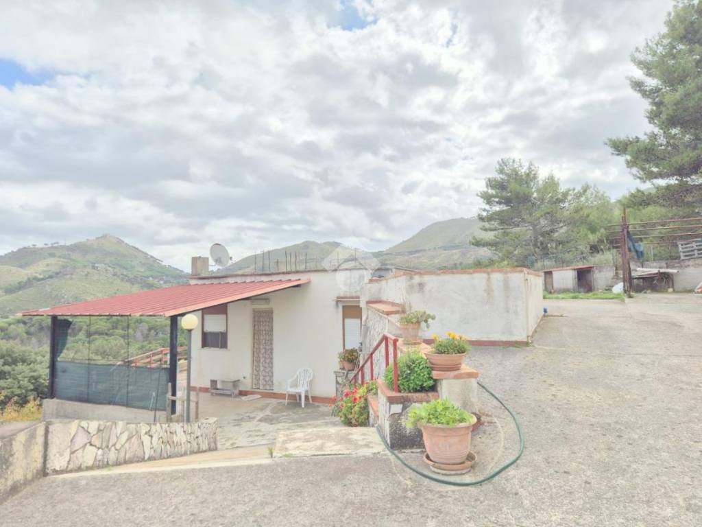 casa indipendente in vendita a Monreale in zona San Martino delle Scale