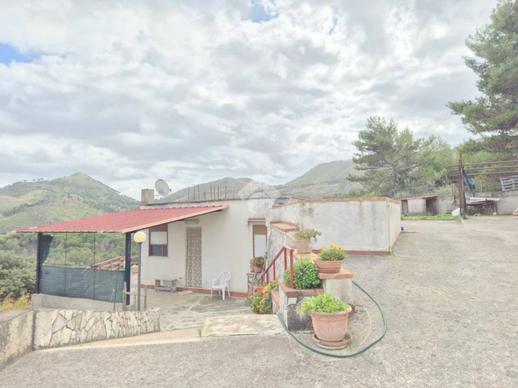 casa indipendente in vendita a Monreale in zona San Martino delle Scale