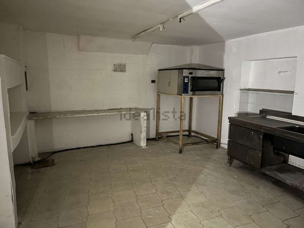 locale commerciale in vendita a Monreale