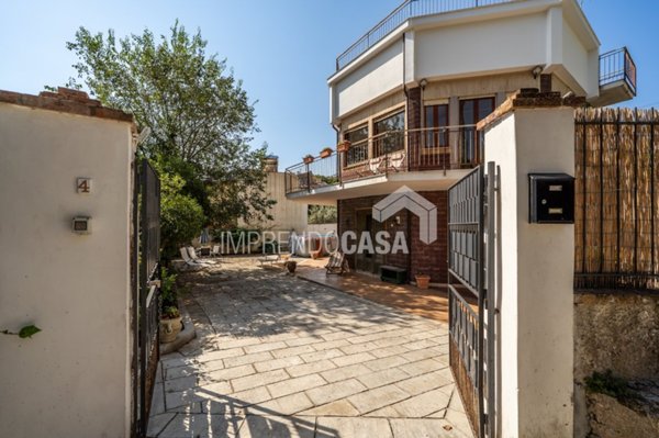 casa indipendente in vendita a Monreale in zona San Martino delle Scale