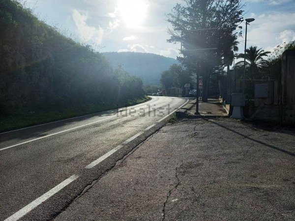 locale commerciale in vendita a Monreale in zona Pioppo