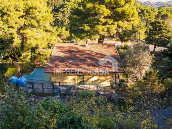 casa indipendente in vendita a Monreale in zona San Martino delle Scale