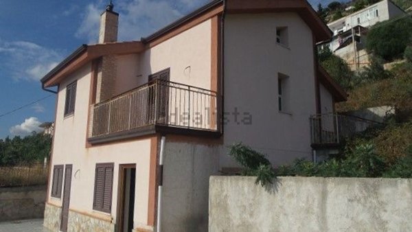 casa indipendente in vendita a Monreale in zona Pioppo