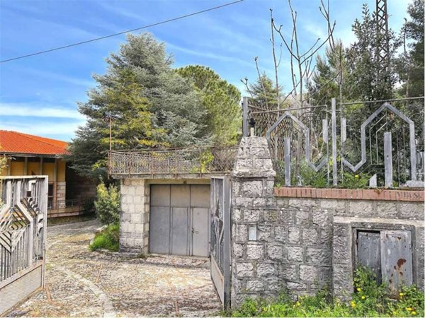 casa indipendente in vendita a Monreale in zona San Martino delle Scale