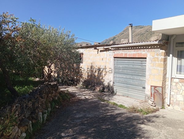 locale di sgombero in vendita a Monreale