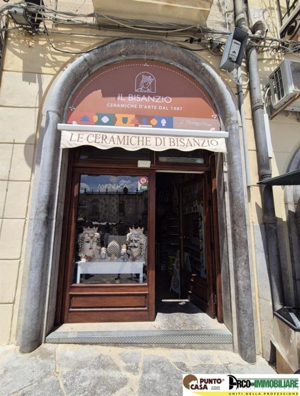 negozio in vendita a Monreale