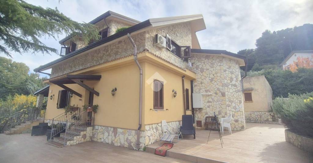casa indipendente in vendita a Monreale in zona Pioppo