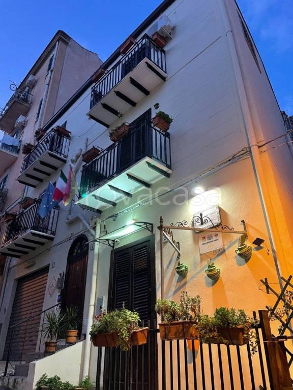 negozio in vendita a Monreale