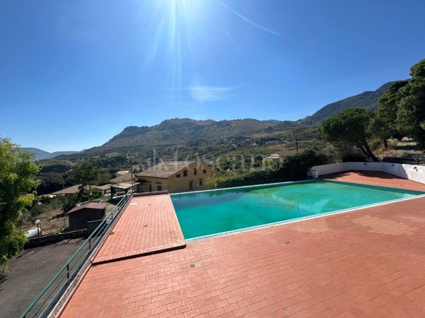 casa indipendente in vendita a Monreale in zona Pioppo
