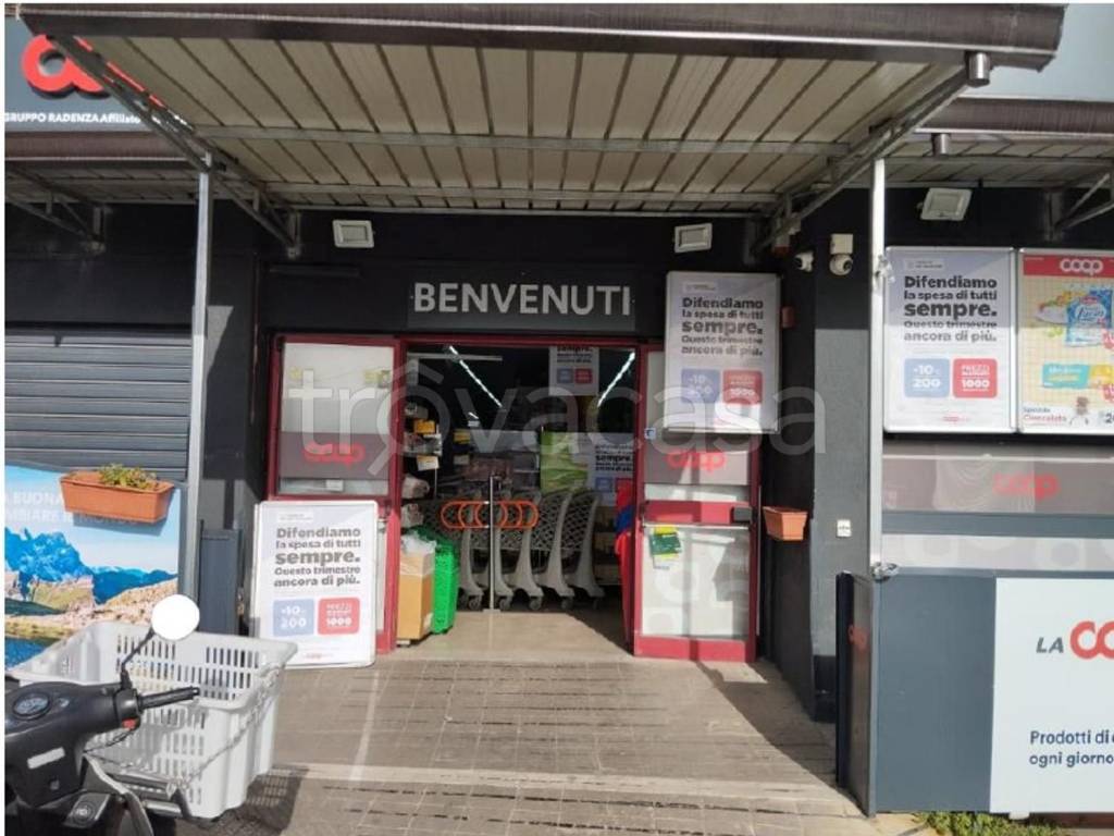 negozio in vendita a Monreale