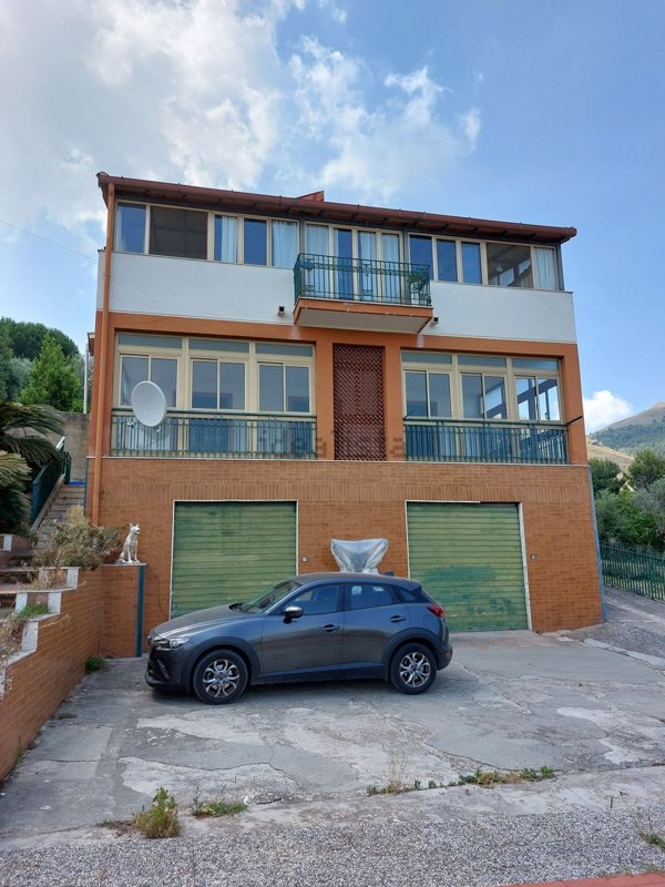 casa indipendente in vendita a Monreale in zona Pioppo