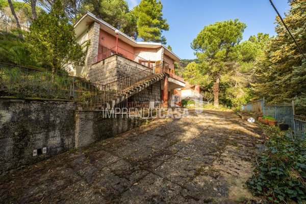 casa indipendente in vendita a Monreale in zona San Martino delle Scale