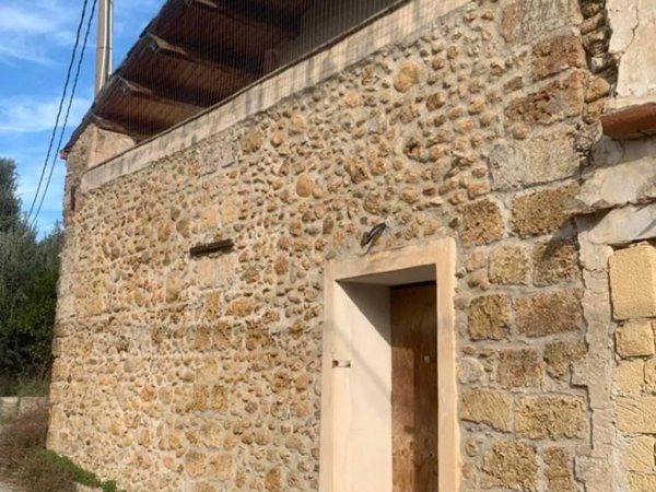 negozio in vendita a Monreale in zona Pietre Mole