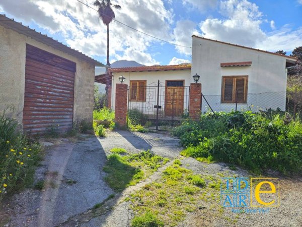 casa indipendente in vendita a Monreale in zona Aquino
