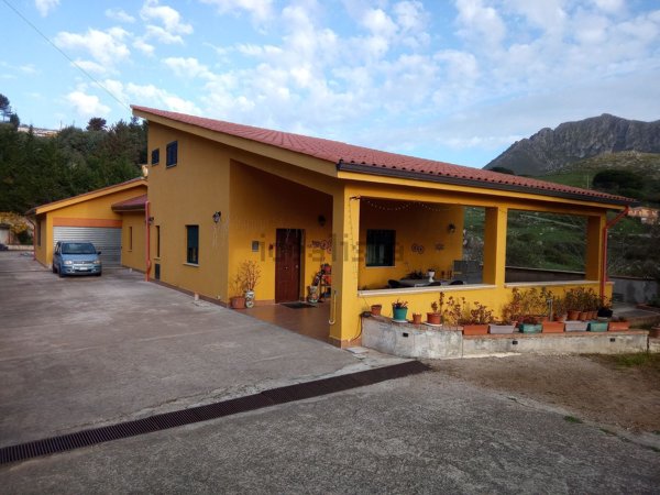 casa indipendente in vendita a Monreale in zona Pioppo
