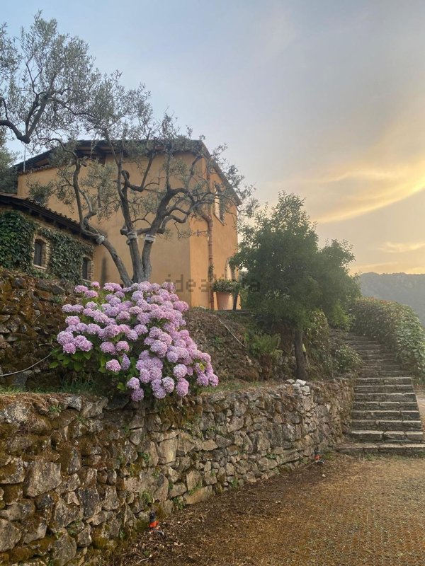 casa indipendente in vendita a Monreale in zona San Martino delle Scale