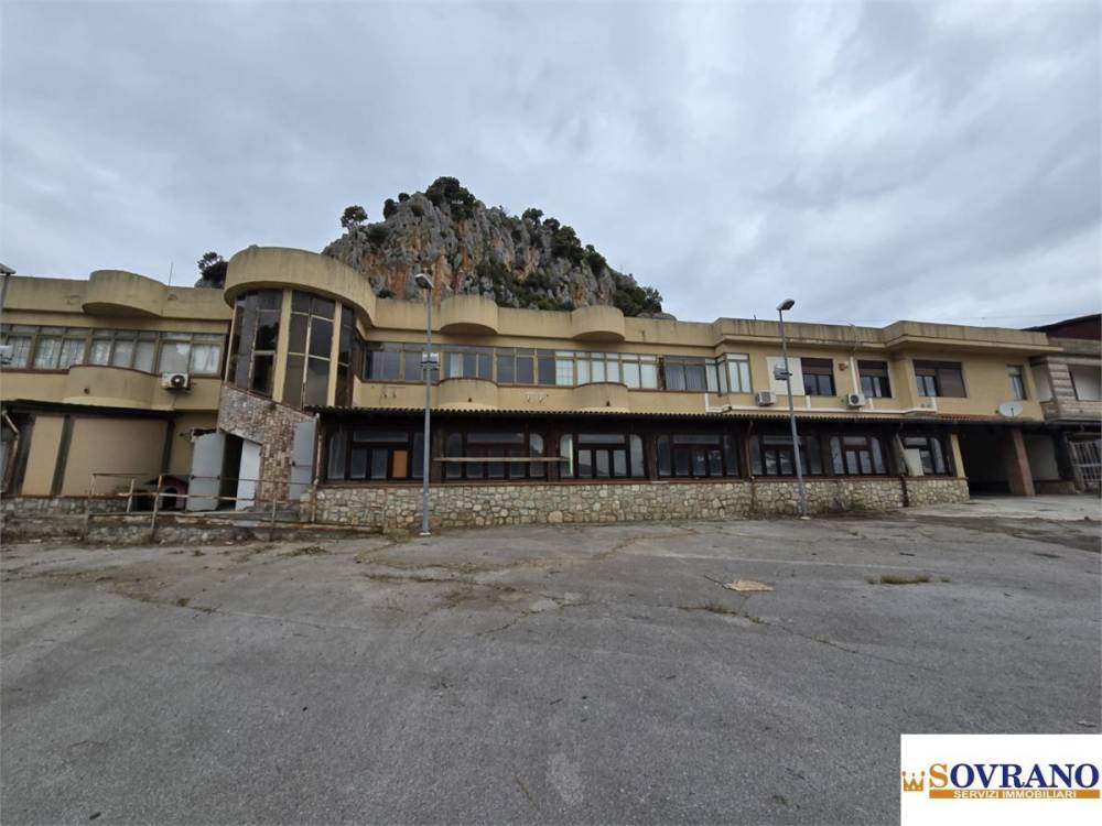 negozio in vendita a Monreale
