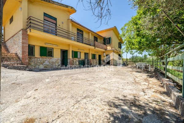 casa indipendente in vendita a Monreale in zona Pioppo