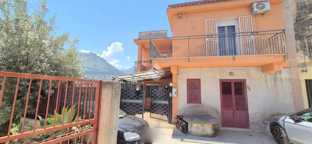 casa indipendente in vendita a Monreale in zona Aquino