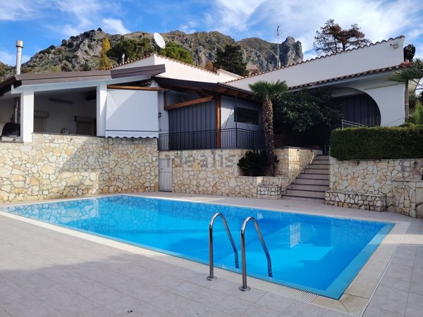 casa indipendente in vendita a Monreale in zona Poggio San Francesco