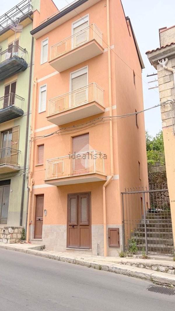 intera palazzina in vendita a Monreale in zona Pioppo