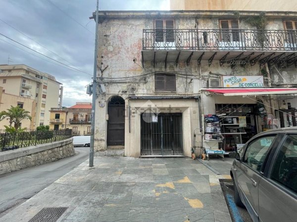 locale commerciale in vendita a Monreale