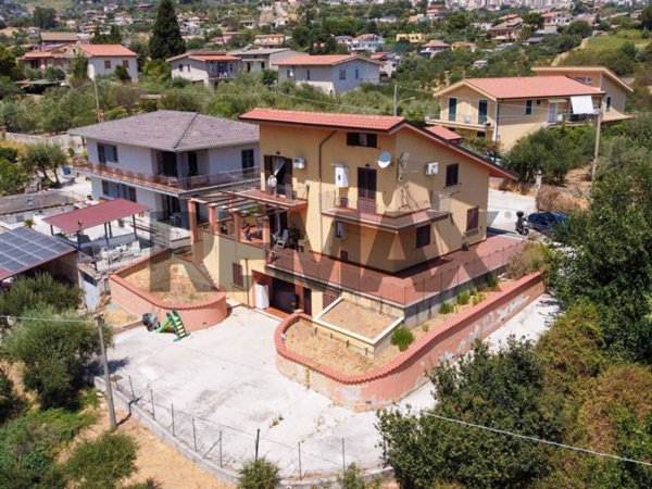 casa indipendente in vendita a Monreale in zona Fontana Lupo/Ponte Parco