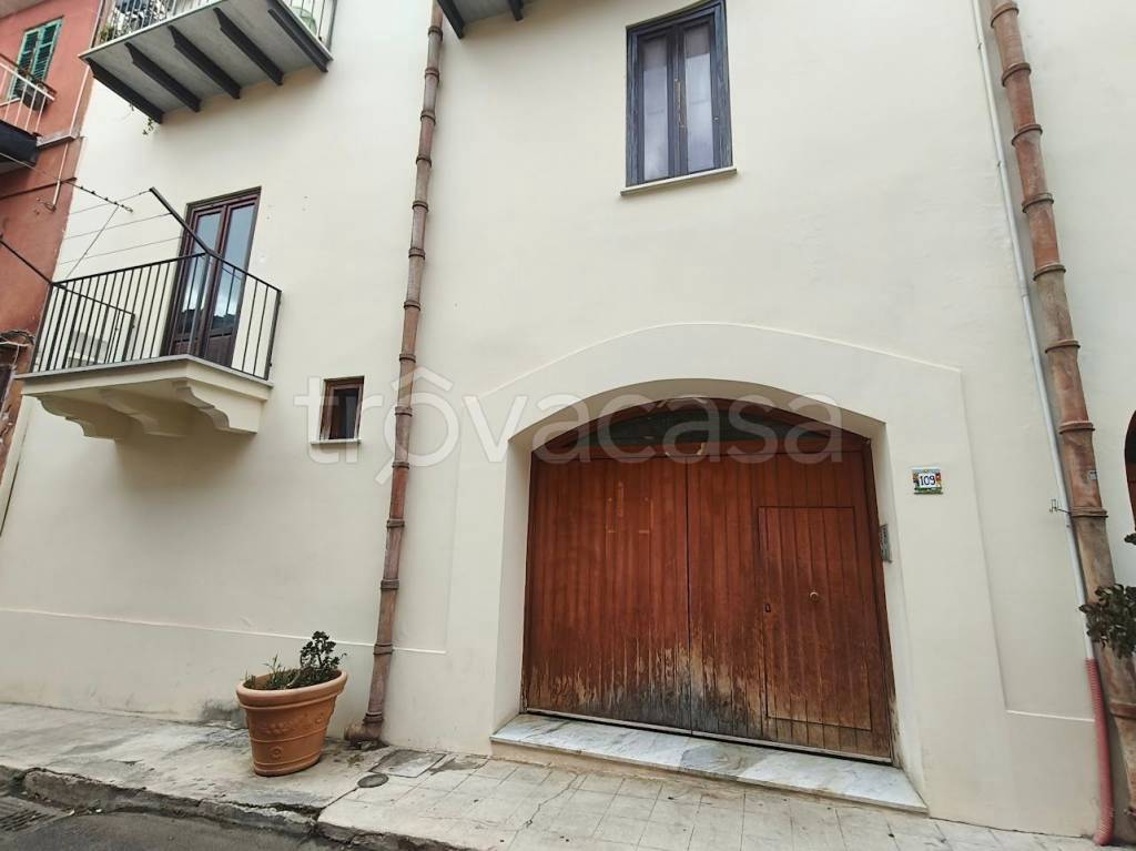 appartamento in vendita a Monreale in zona Tagliavia