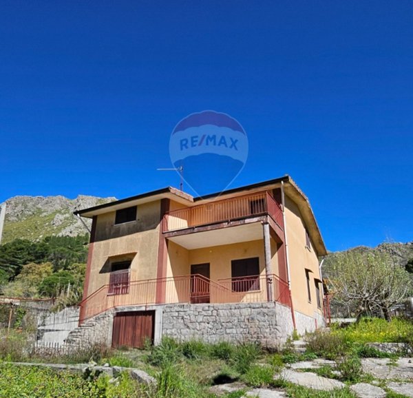casa indipendente in vendita a Montelepre