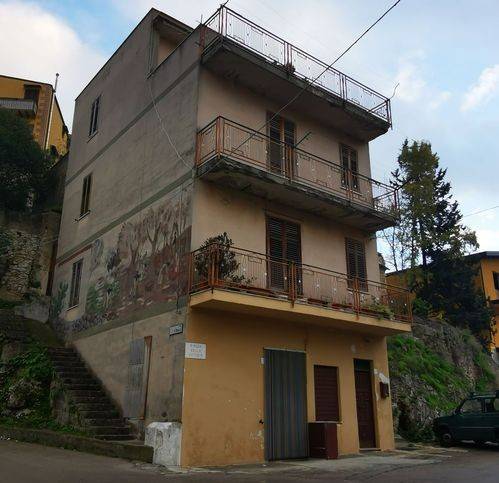 casa indipendente in vendita a Montelepre
