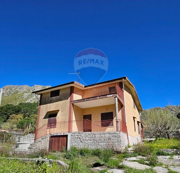 casa indipendente in vendita a Montelepre