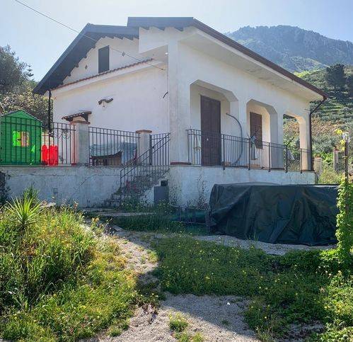 casa indipendente in vendita a Montelepre
