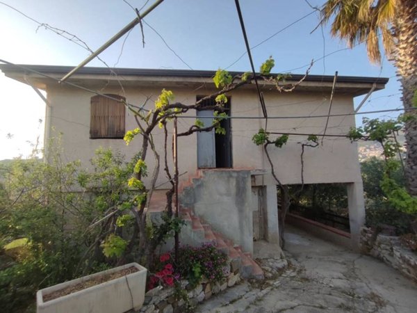 casa indipendente in vendita a Montelepre
