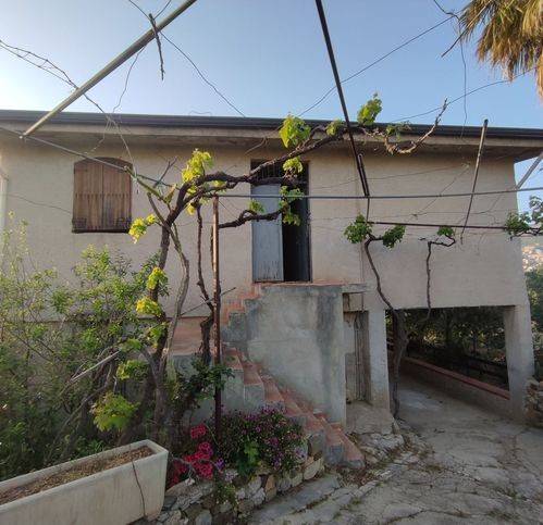 casa indipendente in vendita a Montelepre