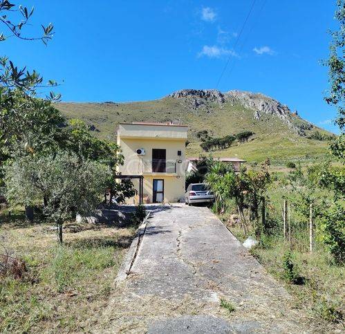 casa indipendente in vendita a Montelepre