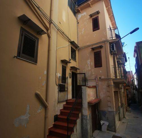 intera palazzina in vendita a Montelepre
