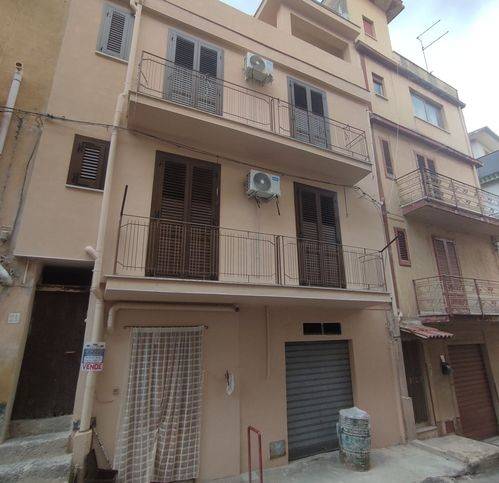 intera palazzina in vendita a Montelepre