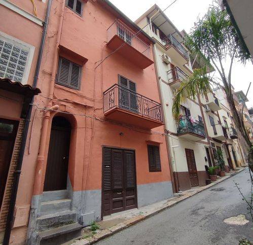 intera palazzina in vendita a Montelepre