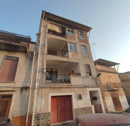 intera palazzina in vendita a Montelepre