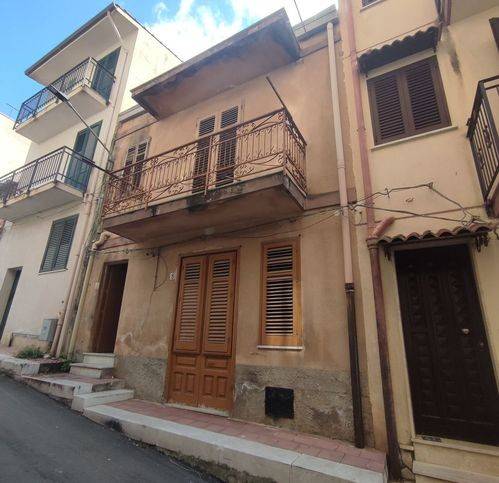 casa indipendente in vendita a Montelepre