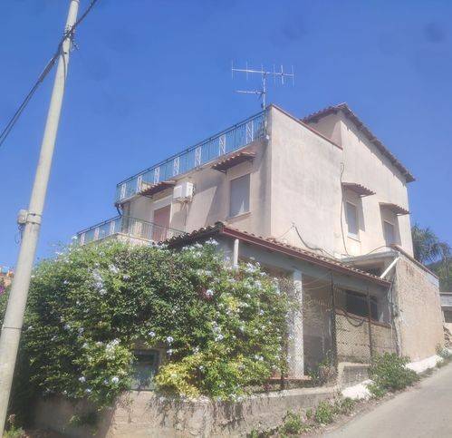 casa indipendente in vendita a Montelepre