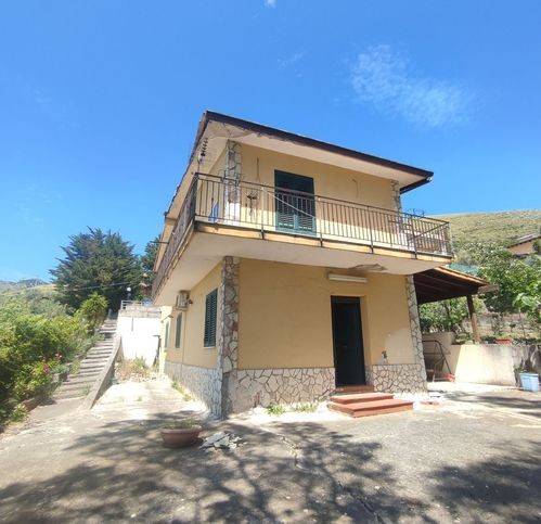 casa indipendente in vendita a Montelepre