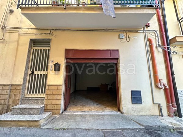 locale commerciale in vendita a Montelepre