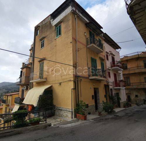 locale di sgombero in vendita a Montelepre